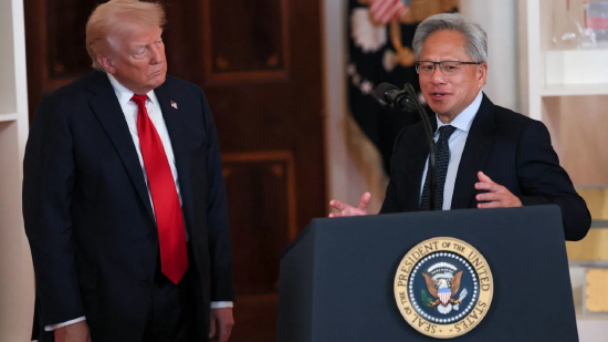 外盘头条：特朗普会面黄仁勋 美国防部收购稀土矿商股份 比特币突破11.7万美元 特斯拉将搭载Grok聊天机器人