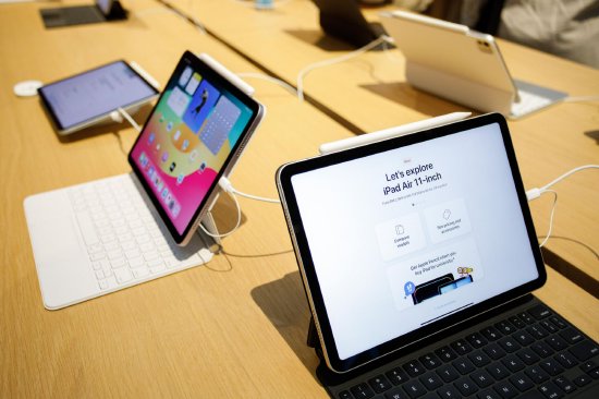 苹果据悉计划2026年初发布新款MacBook Pro、iPhone 17e和iPad