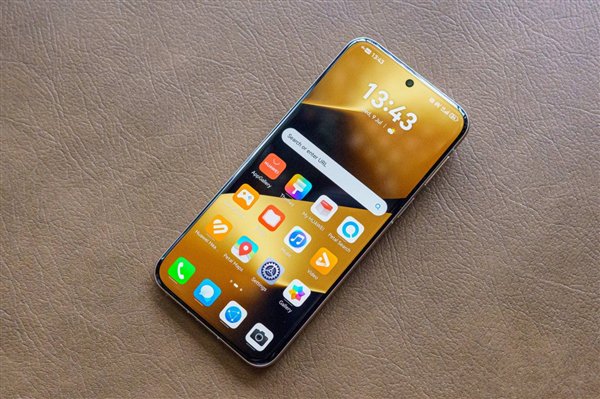 余承东用华为Pura 80 Pro+吹灭蜡烛：再现发布会名场面