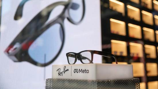 EssilorLuxottica：Ray-Ban Meta智能眼镜收入同比增长两倍多