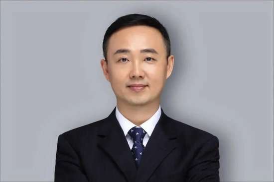 净值尴尬，刘彦春坚守的“蓝筹白马为王”的思路不香了？
