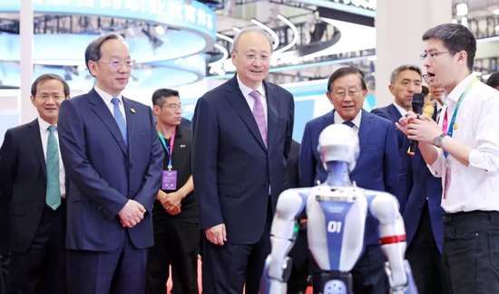 2025世界机器人大会在京开幕，尹力、万钢、李乐成、殷勇出席