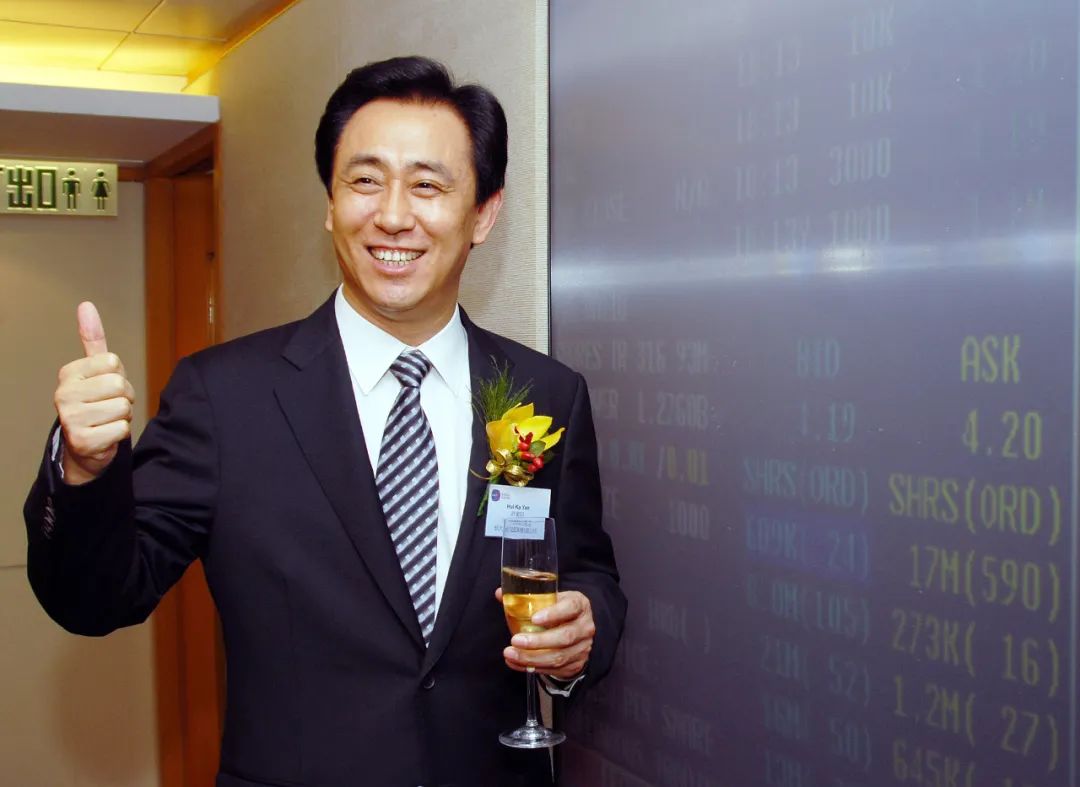 确定退市，“万亿”恒大落幕！许家印、丁玉梅等被追讨超400亿元股息及酬金，全球范围超500亿元资产被冻结