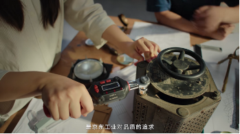 五金广告拍出了科幻大片感，这谁顶得住啊