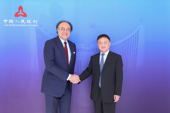 中国人民银行行长潘功胜会见巴基斯坦财政部长穆罕默德·奥朗则布