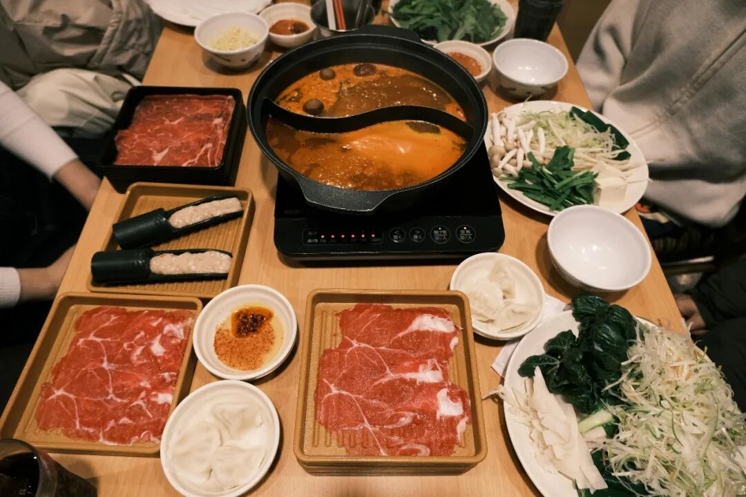 6500亿“沸腾”洗牌：海底捞向左做体验、呷哺呷哺向右抠成本
