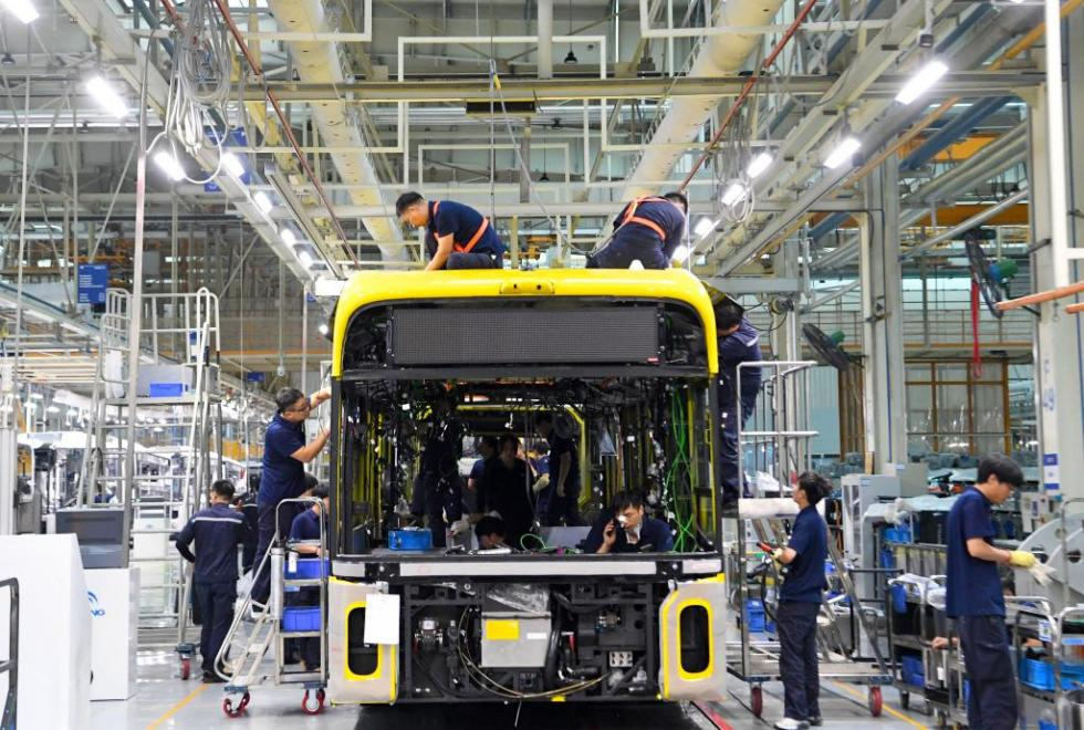 潍柴动力稳坐头把交椅，中国重汽新能源重卡销量同比增220.3%，商用车企业半年报发布，新能源重卡销量暴增195%