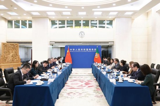 商务部部长王文涛会见葡萄牙经济和国土融合部部长阿尔梅达